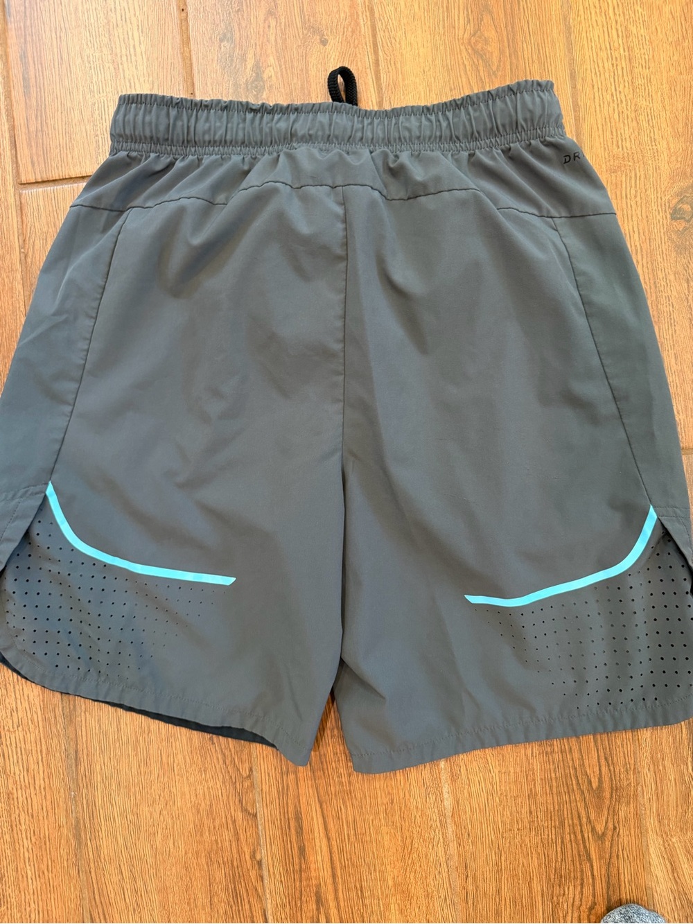 Nike Men's Gray Shorts 8” pockets with Teal Accent/ medium - Picture 4 of 4